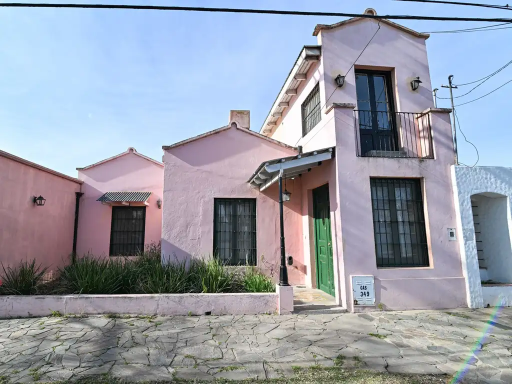 Hermosa casa de 4 Dormitorios "Estilo Campo"