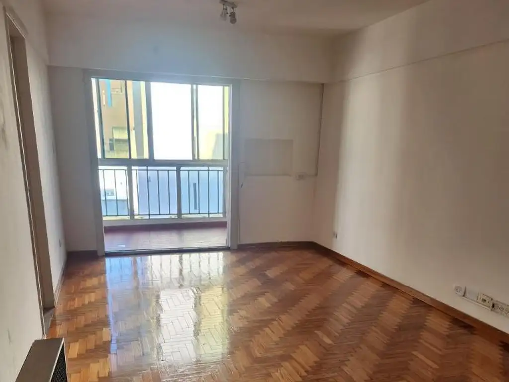 Venta departamento  2 dormitorios   Semipiso Balcón frente   Cocina separada Centro  Rosario