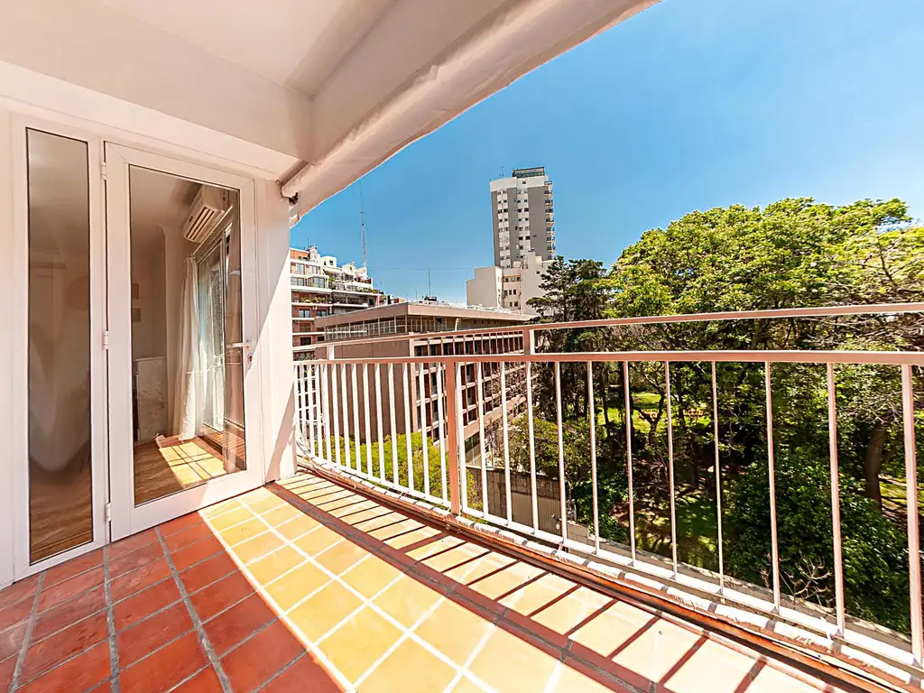 Departamento con Vista a Jardines de Embajada Britanica,  Agote al 2400, Recoleta.