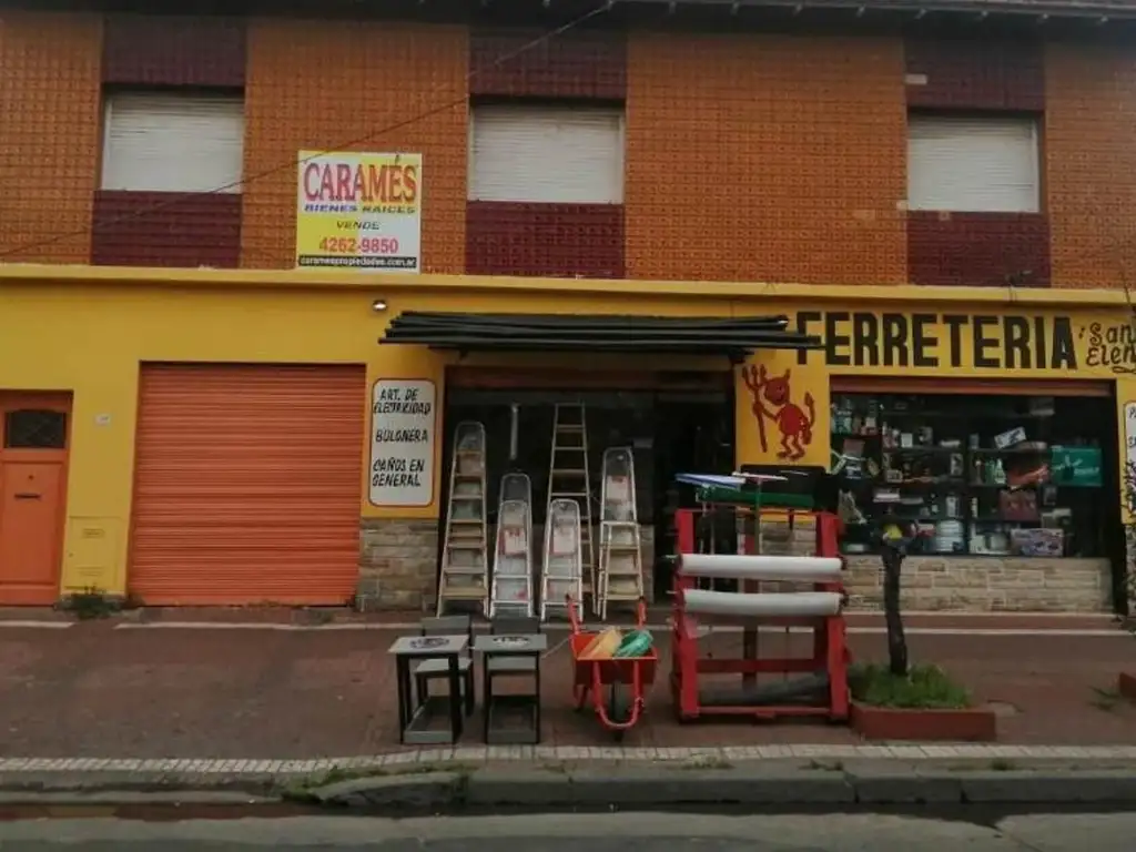 2 DEPTOS DE 3 AMBIENTES CON PATIO + 2 LOCALES COMERCIALES