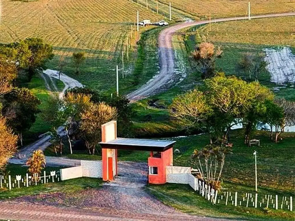 Vendemos lote de 2500 m2 Chacras del Golf. Paso de la Patria