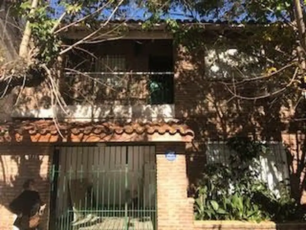 San Isidro: Casa en 2 Plantas 120mts cubiertos