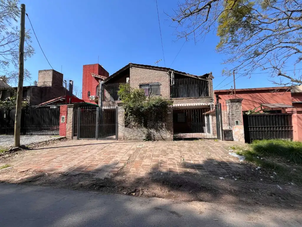 CASA VENTA DON TORCUATO CON PARQUE Y PILETA