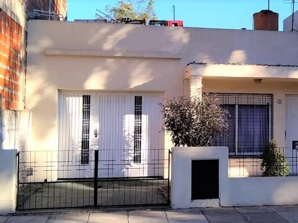 VENTA CASA DE 3 AMBIENTES EN LOTE PROPIO DE 202 M2