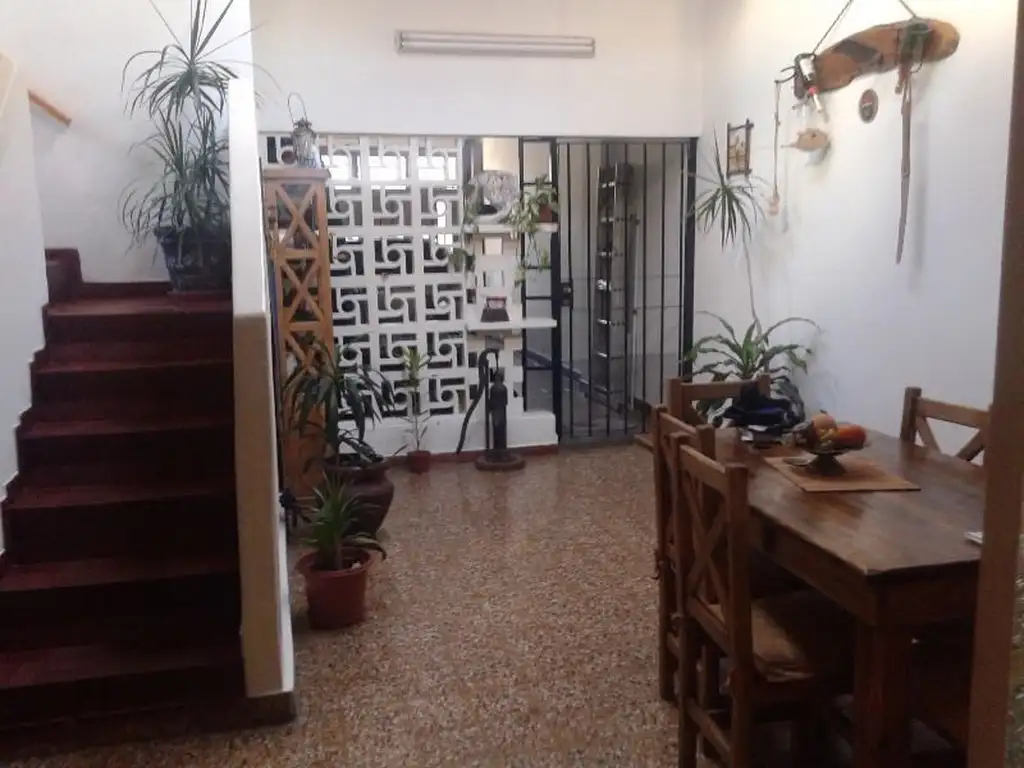 CASA VENTA 2 PLANTAS 4 AMB C / COCHERA - VILLA MAIPU