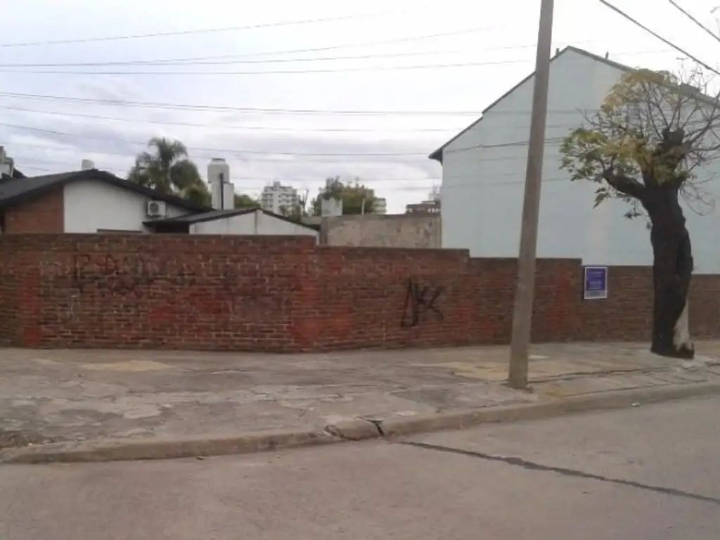 Dos lote contiguos en Colon esquina Becerra