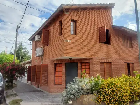 SANTA GENOVEVA- CASA EN VENTA 3 DORMITORIOS