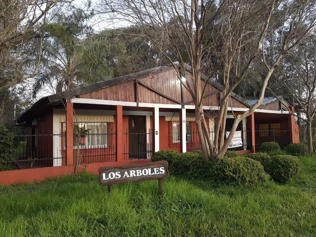 Casa con excelente terreno parquizado