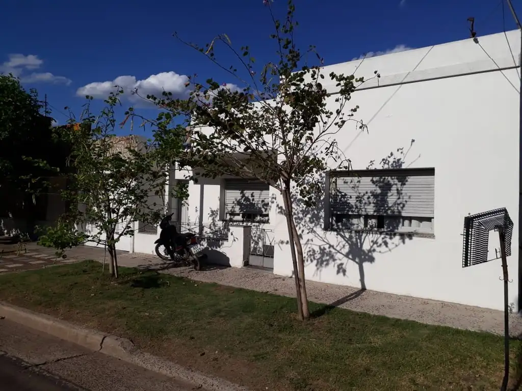 SE VENDE CASA EN BARRIO SANTA TERESITA