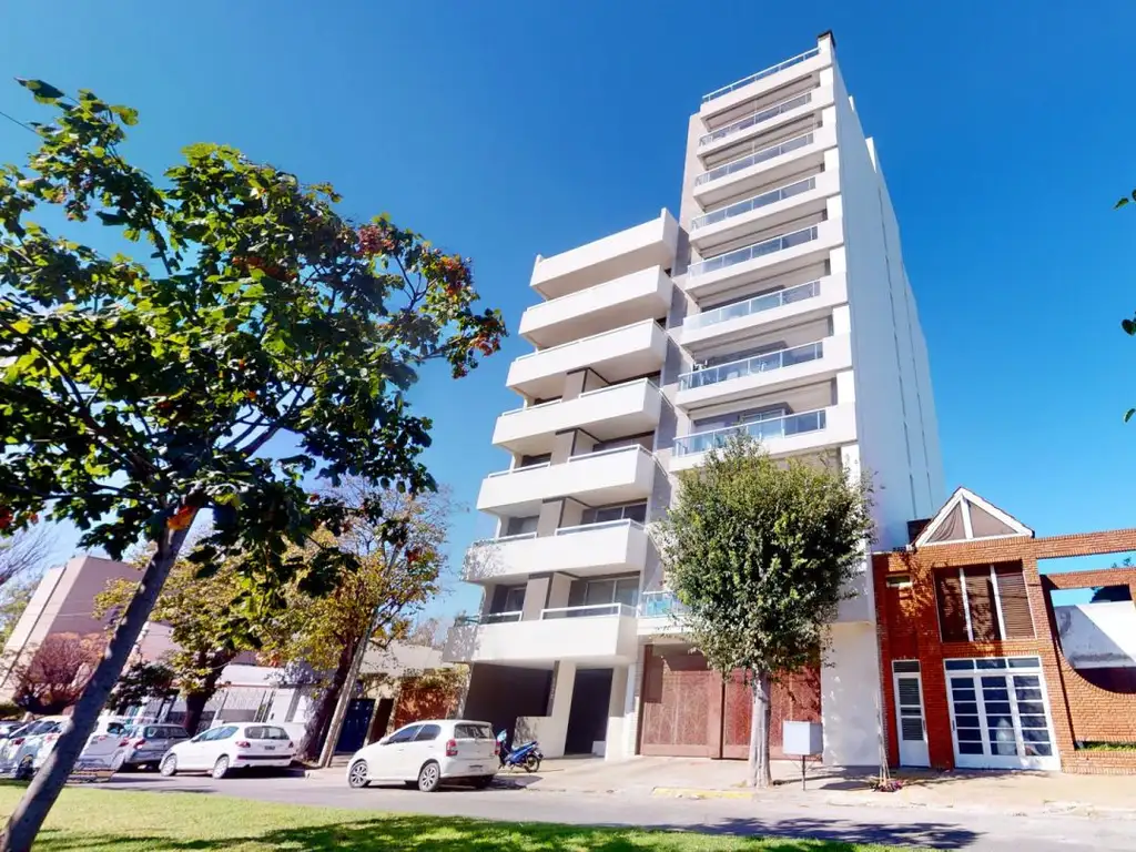 Venta de Departamento 2 dormitorios con cochera, en La Plata