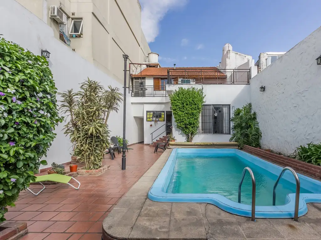 Venta Casa con Pileta - Quincho - Terraza - Cochera - Flores