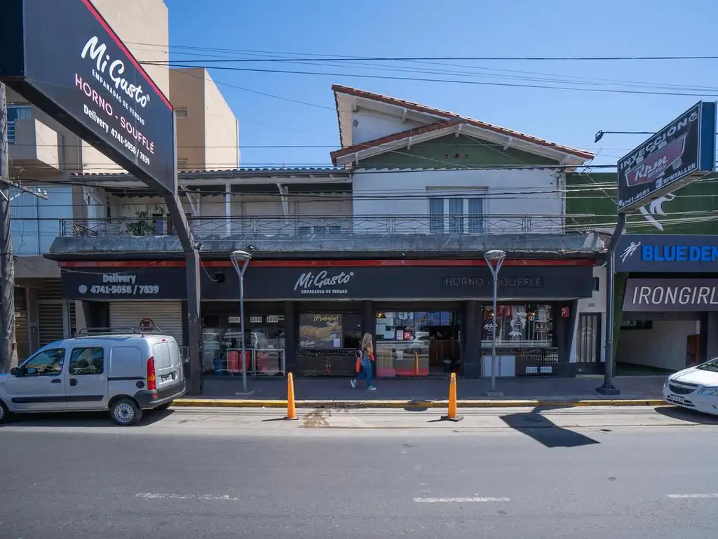 Casa 4 ambientes más 3 locales en venta en Don Torcuato