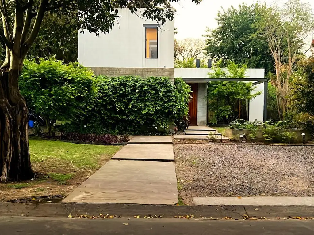 Casa en  Barrio cerrado LA CHACRA