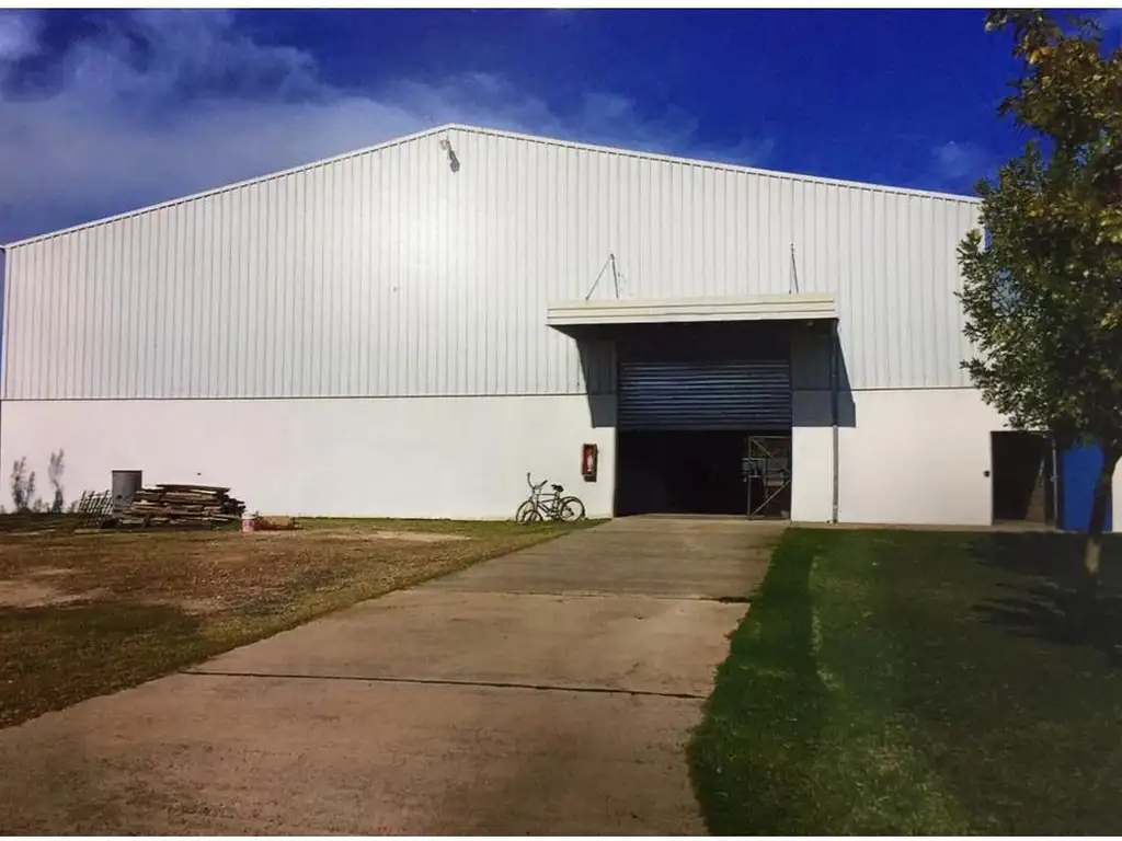 Nave Industrial con Oficinas en venta en Hudson