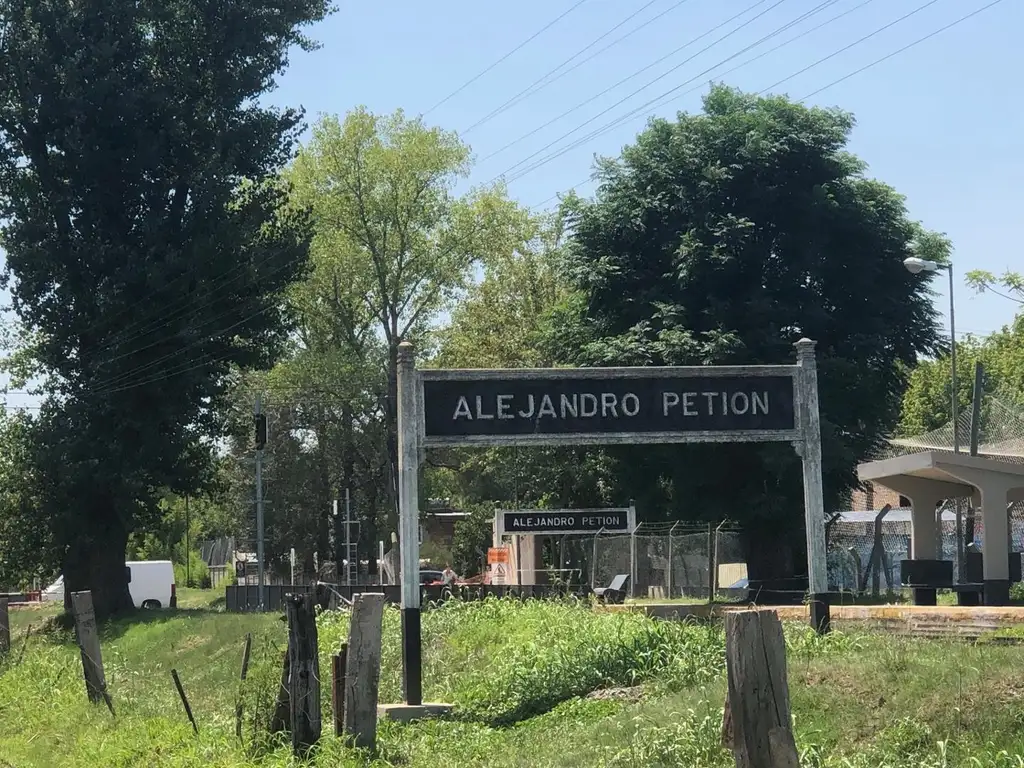 Lote en Petion con Escritura - A pocas cuadras de La Martona