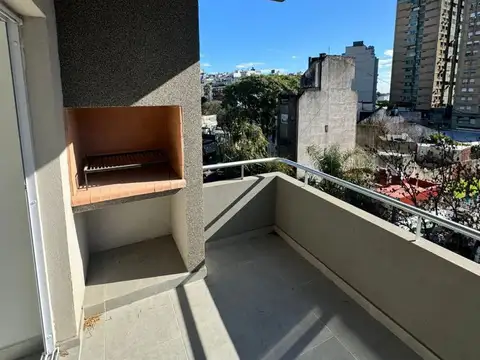 Departamento 2 ambientes al frente con balcon y parrilla