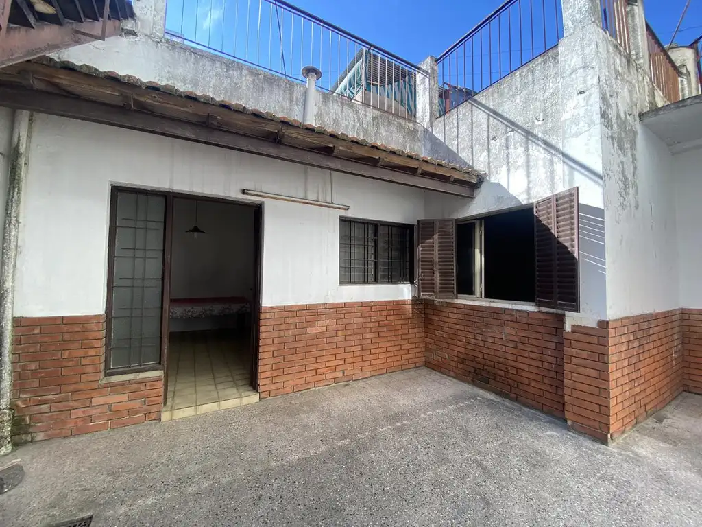 VENTA PH 4 AMBIENTES - FRENTE - TERRAZA - COCHERA   LOCAL COMERCIAL - SIN EXPENSAS -  PERMUTA