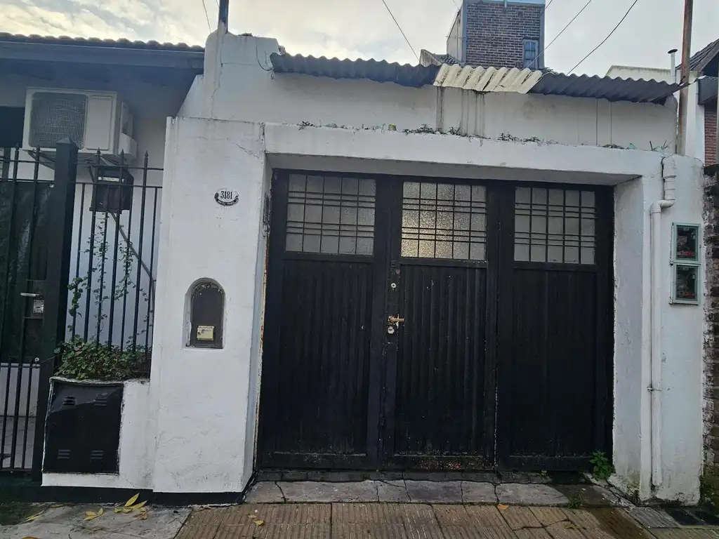 Casa en venta Castelar sur.