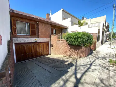 VENTA CASA 4 AMBIENTES LINIERS COCHERA QUINCHO