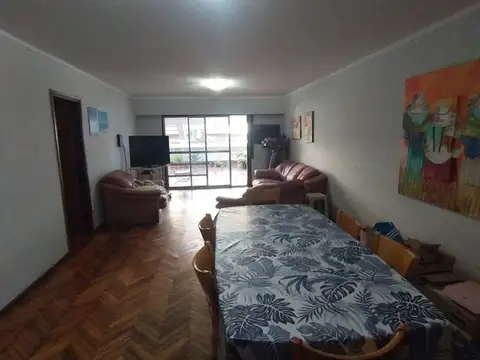 DEPARTAMENTO SEMIPISO CON 3 DORMITORIOS Y COCHERA