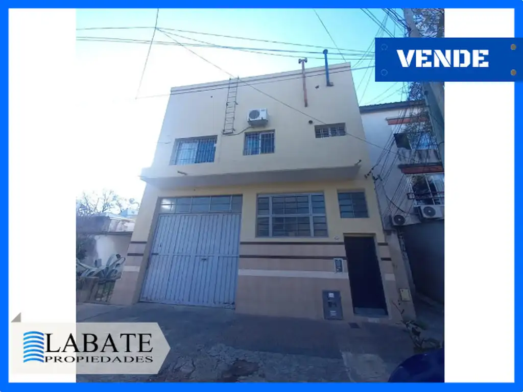 Casa con galpón en venta en Munro