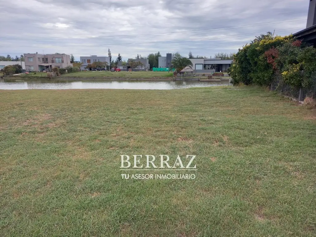 Lote venta de 650 m2 a la laguna en Santa Isabel Etapa I Escobar