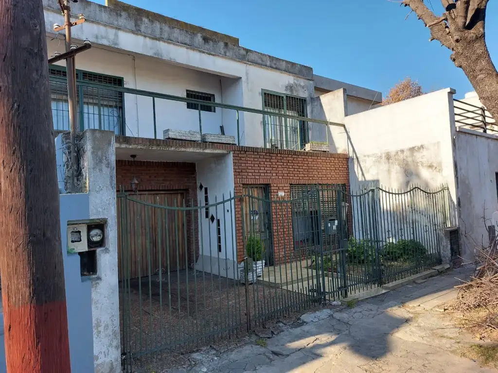 Casa en venta en TUYUTI 3500 - Valentin Alsina - Buscainmueble