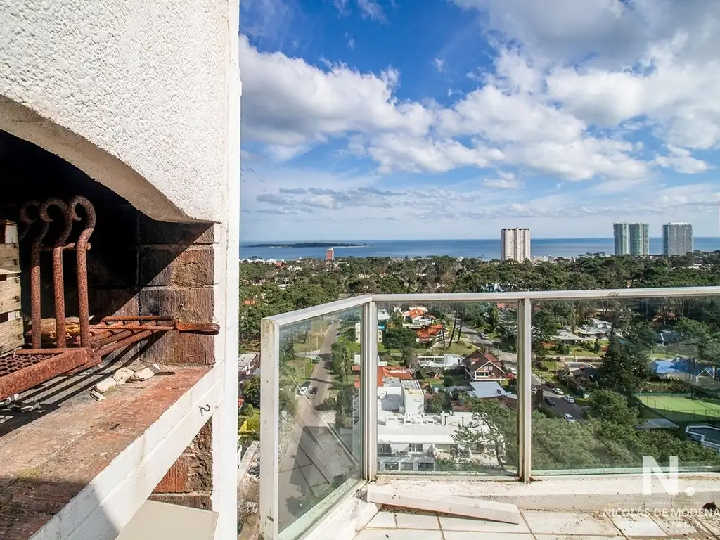 En venta apartamento de 3 dormitorios con vista al mar en Roosevelt- Punta del Este