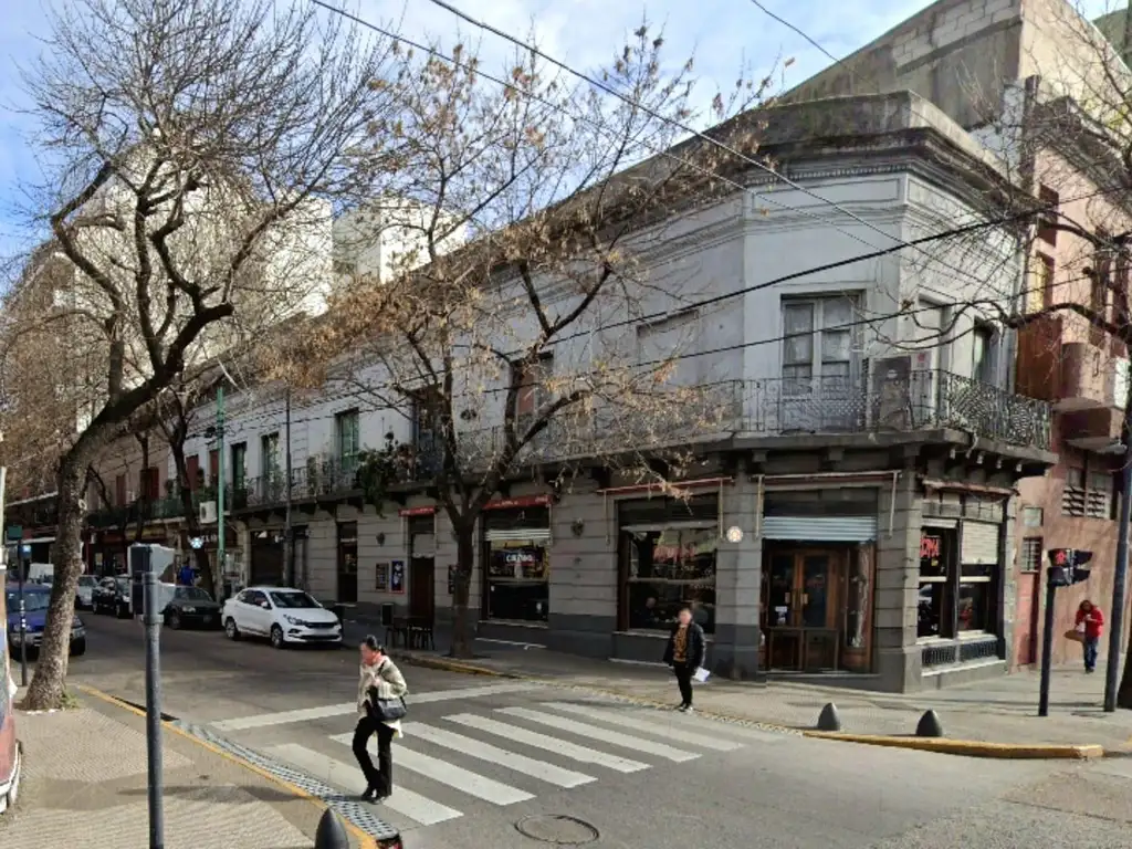 INMUEBLE CON LOCALES COMERCIALES Y VIVIENDA