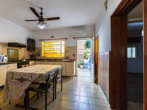 CASA EN VENTA DE 2 DORMITORIOS EN REMEDIOS DE ESCALADA SAN MARTÍN