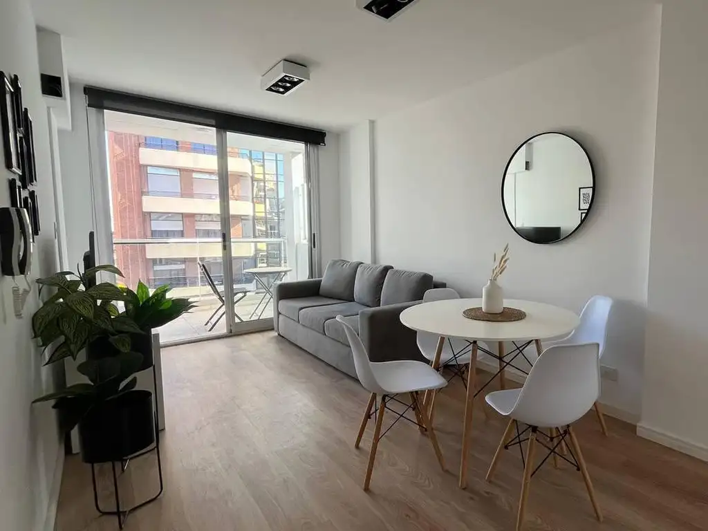 Venta departamento de un dormitorio con balcón terraza. Zona Centro, Rosario