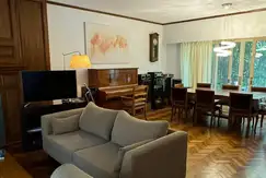 Excelente casa de categoría, 5 ambientes. Impecable