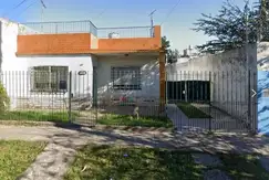 Casa 3 amb con entrada de auto, patio y terraza- villa tesei