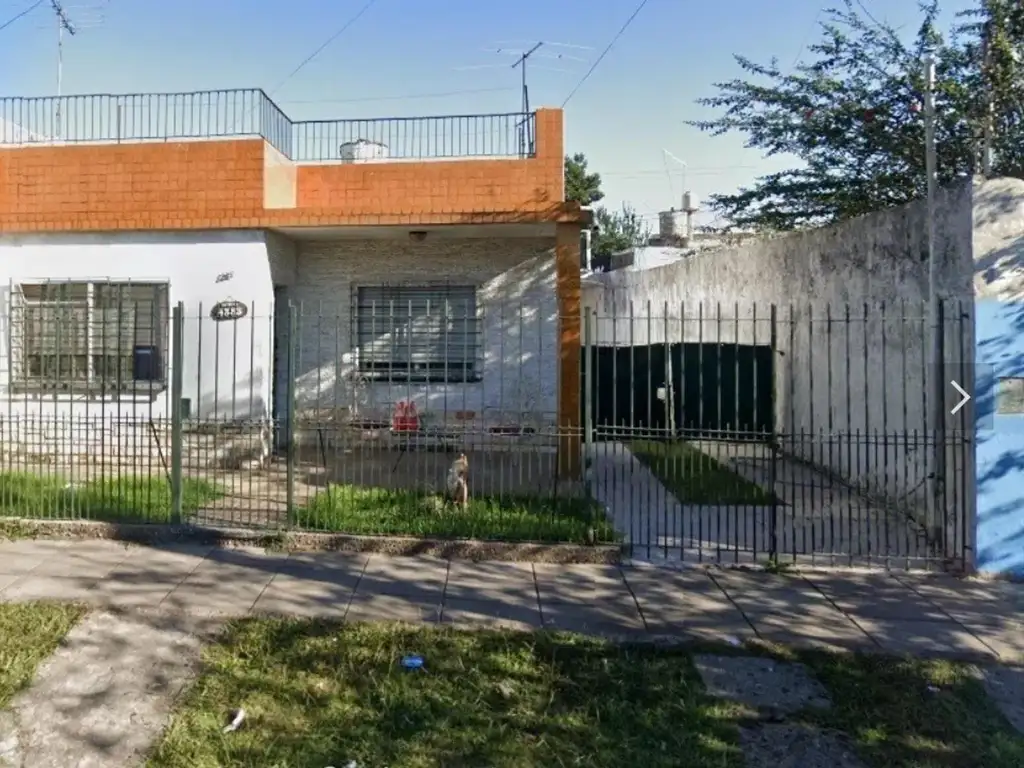 Casa 3 amb con entrada de auto, patio y terraza- villa tesei