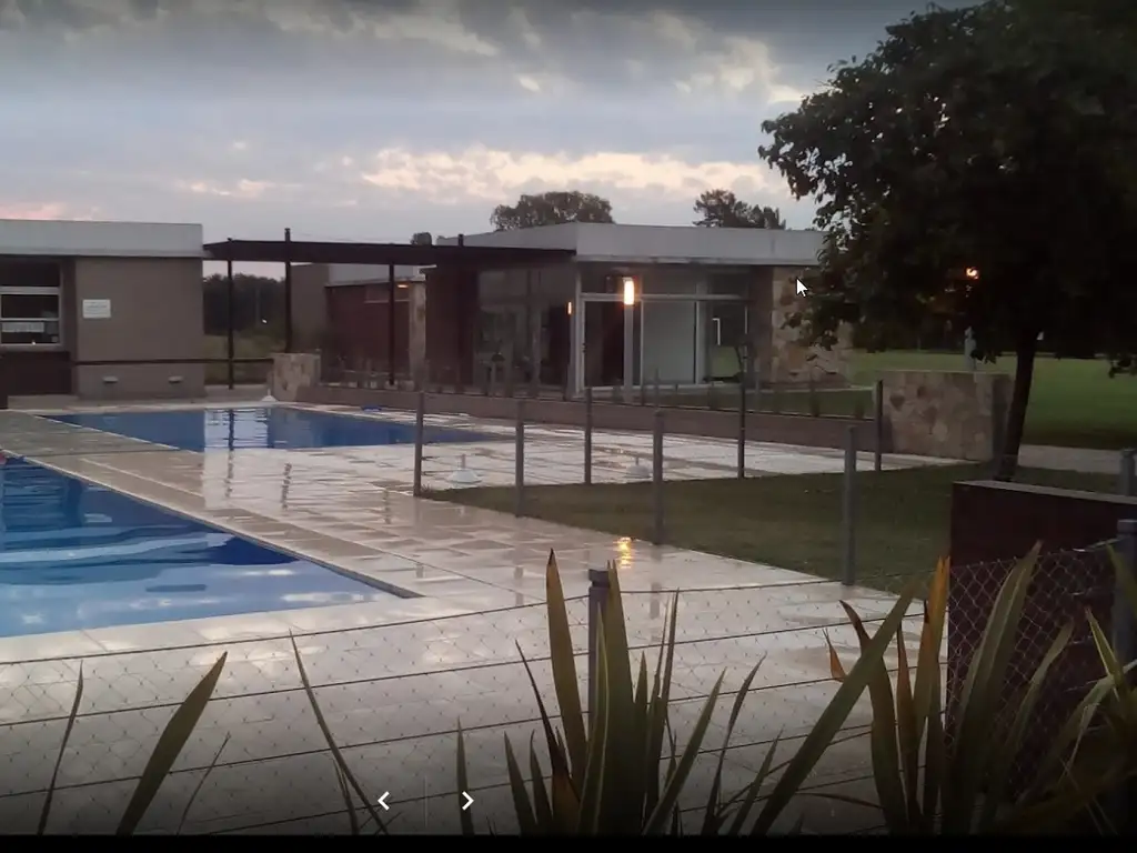 Áreas comunes piscina, club-house en Los Naranjos