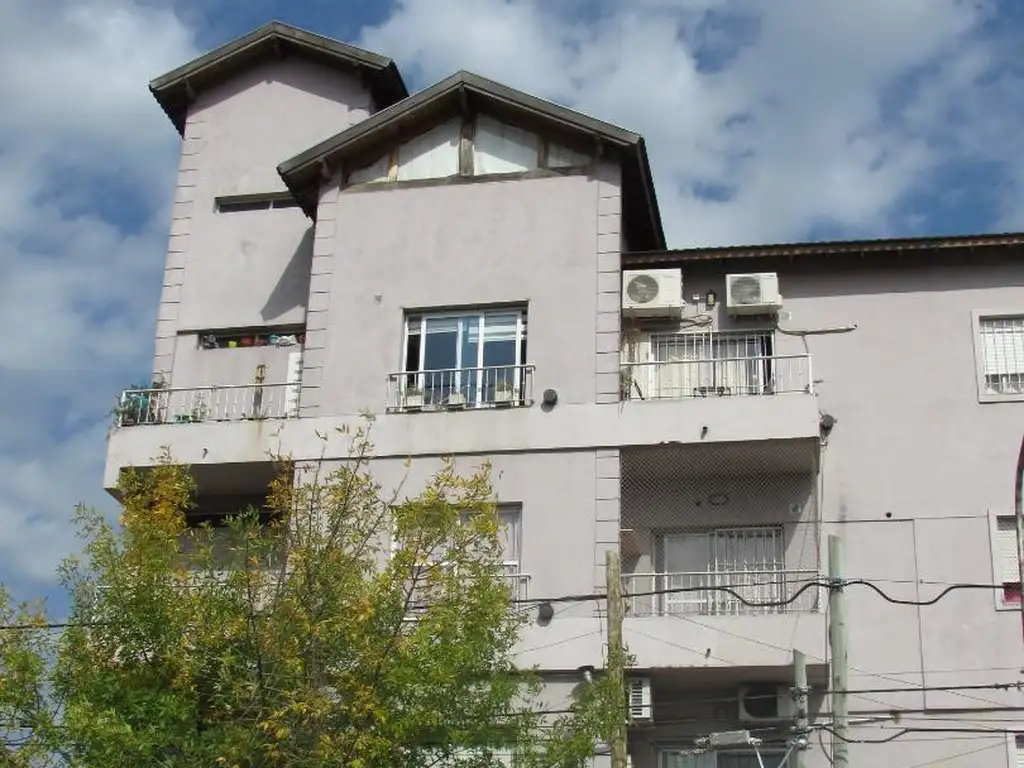 MONOAMBIENTE AL FTE CON BALCON