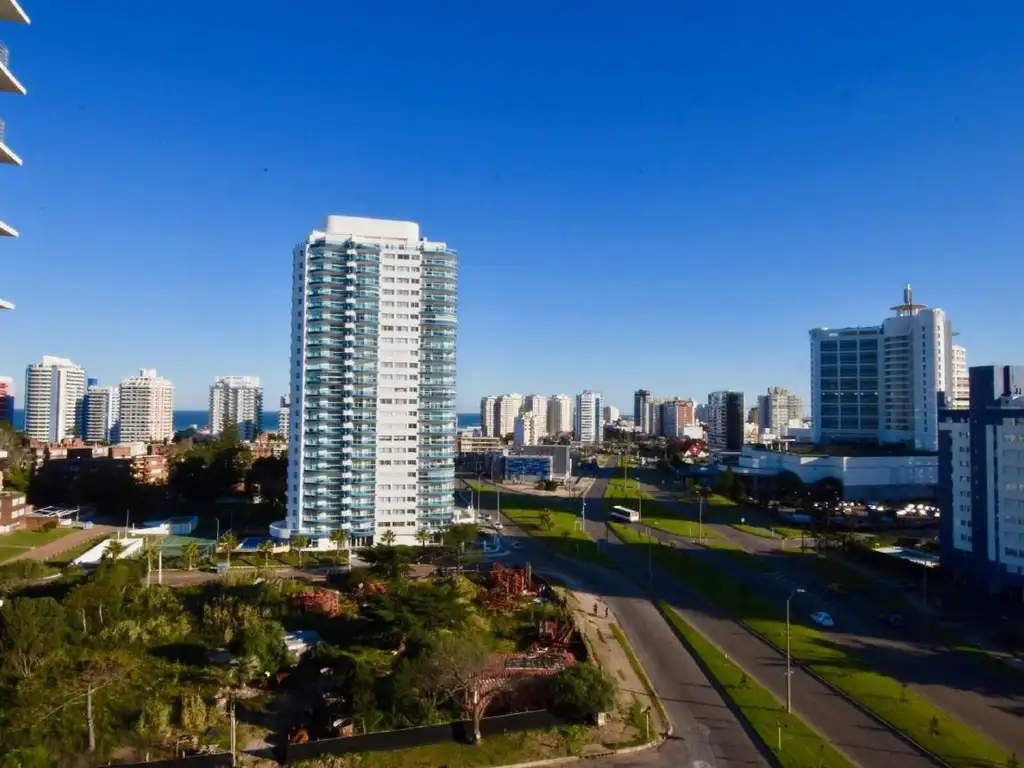 BURATTI Venta departamento de 3 ambientes en Torre Alexander Boulevard Punta del Este