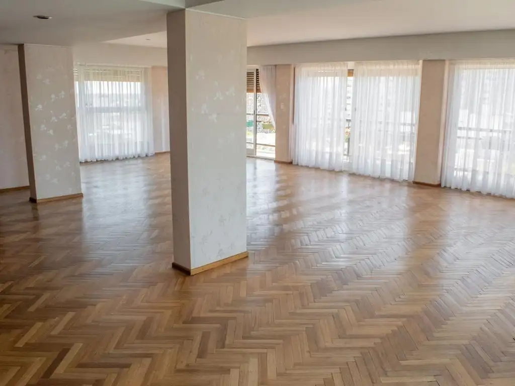 Departamento de 4 ambientes mas dependencia de servicio y cochera en venta en Martinez