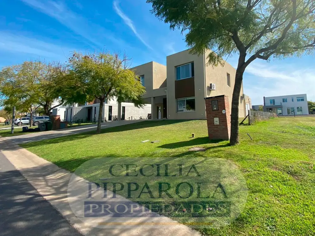 Casa en Alquiler con Pileta en Barrio Cerrado Barrio Vistas-Puertos