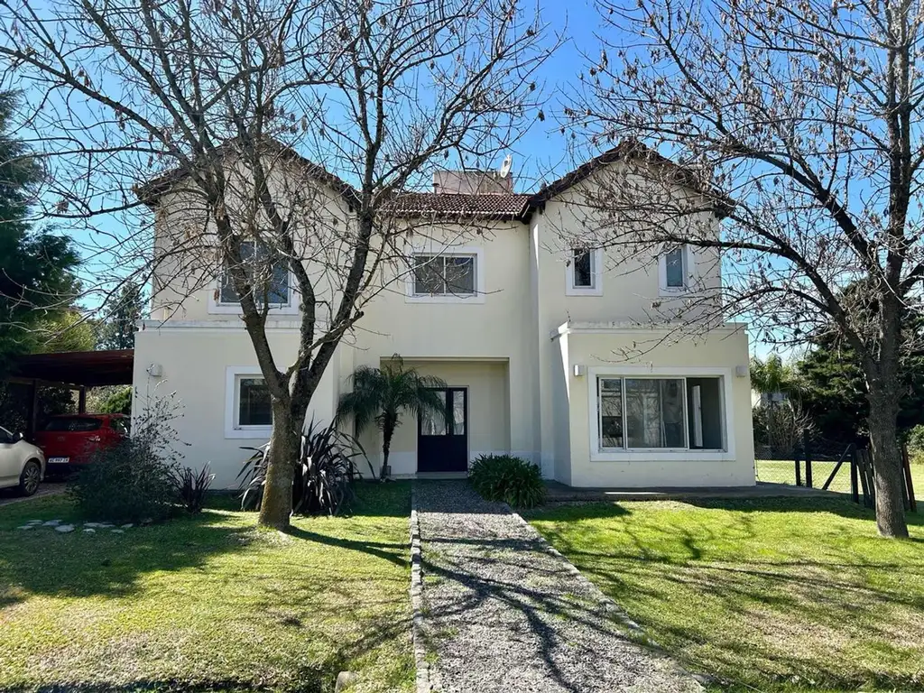 Casa en alquiler 4 Amb.  Barrio Privado Los  Potrillos