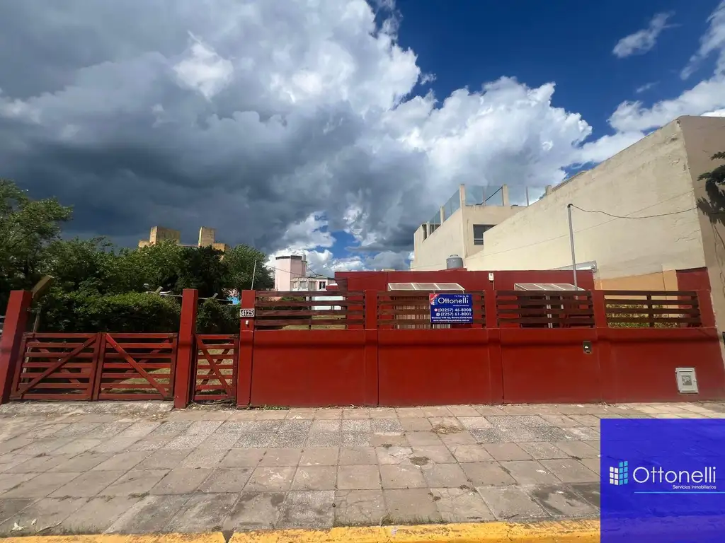 Casa en venta de 2 dormitorios c/ cochera en Costa Azul