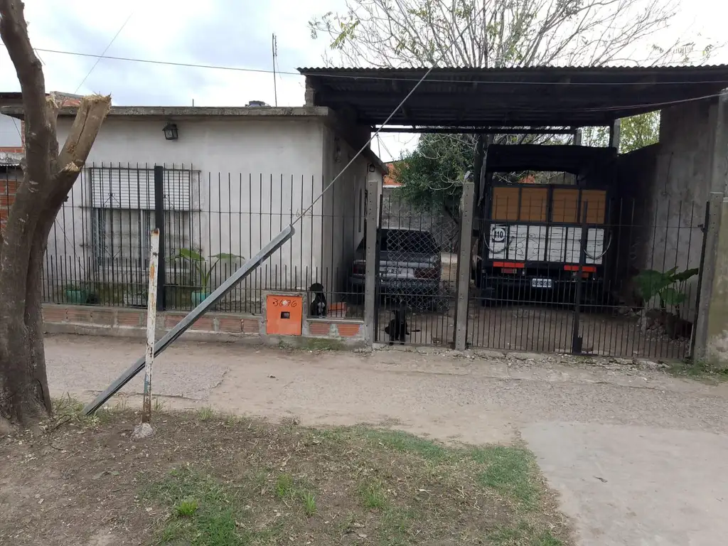 Casa en venta - 1 Dormitorio 1 Baño - Cochera - 200Mts2 - Virrey del Pino, La Matanza