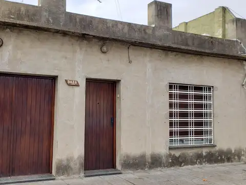 VENTA - CASA DE 4 AMB CON GARAGE, PATIO Y TERRAZA! LANUS