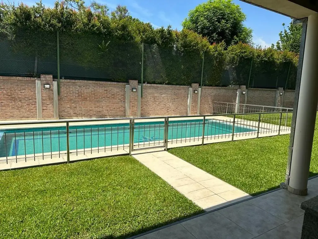 Impecable casa en La Horqueta c/ gran parque y piscina