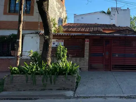 VENTA DE CASA 4 DORM., ALSINA AL 400- C /PILETA