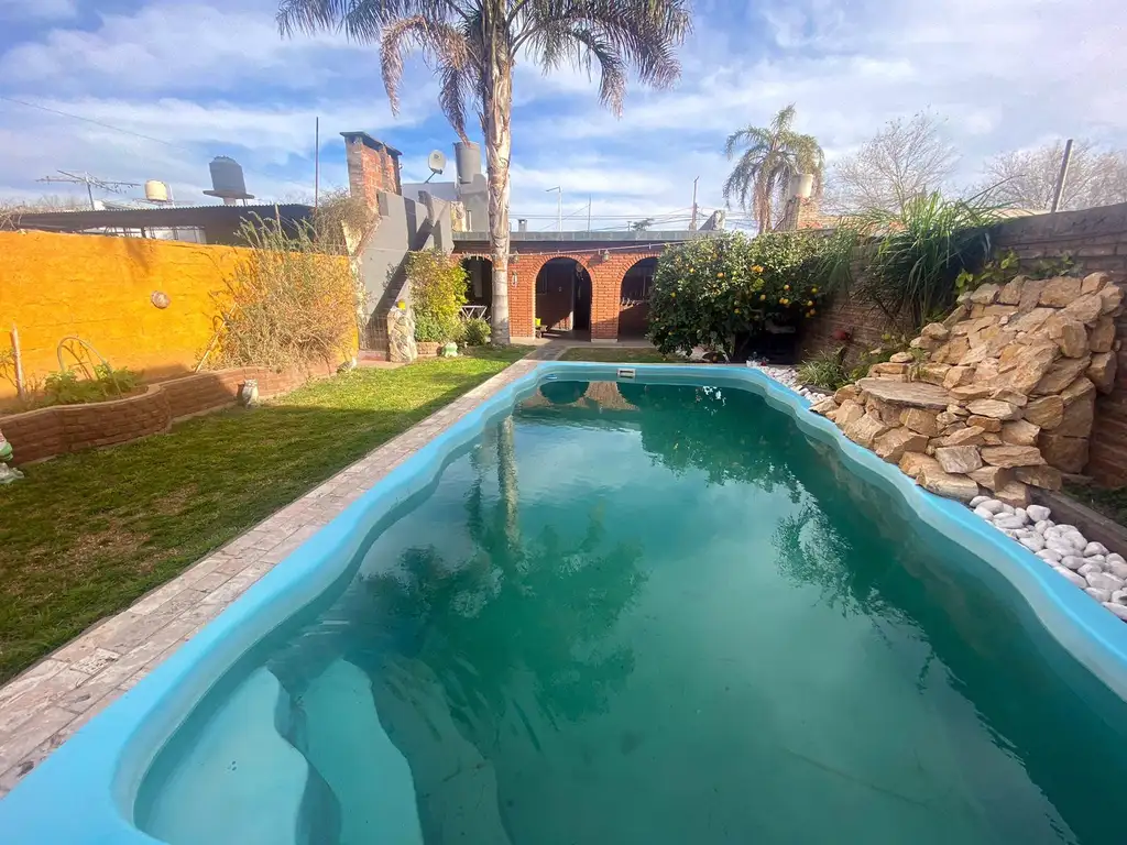 Casa | 2 Dormitorios | Cochera | Piscina | Capitán Bermúdez | Barrio Villa Margarita