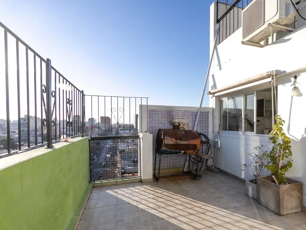 TRIPLEX Renovado 4 Amb +Dep 100%Luz TERRAZA Boedo