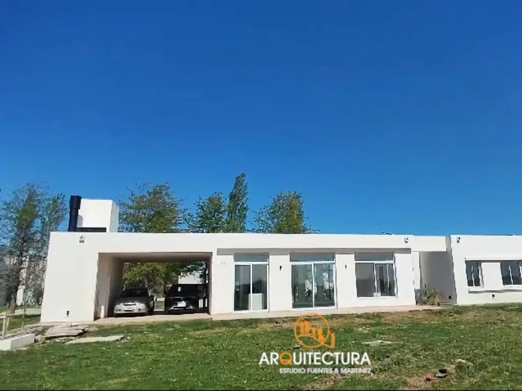 MODERNA CASA 4 DORMS CON PARRILLA - COMARCAS DE LUJÁN