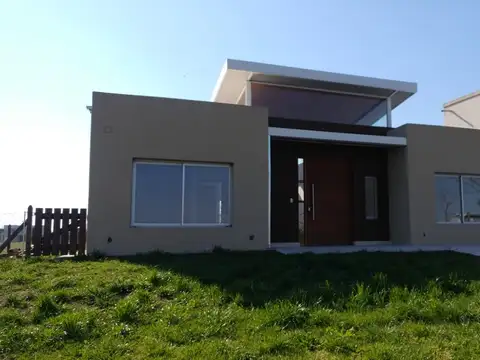 CASA EN 1 PLANTA DE 4 AMB SOBRE TERRENO DE 615,98M2. A ESTRENAR. - Foto 0