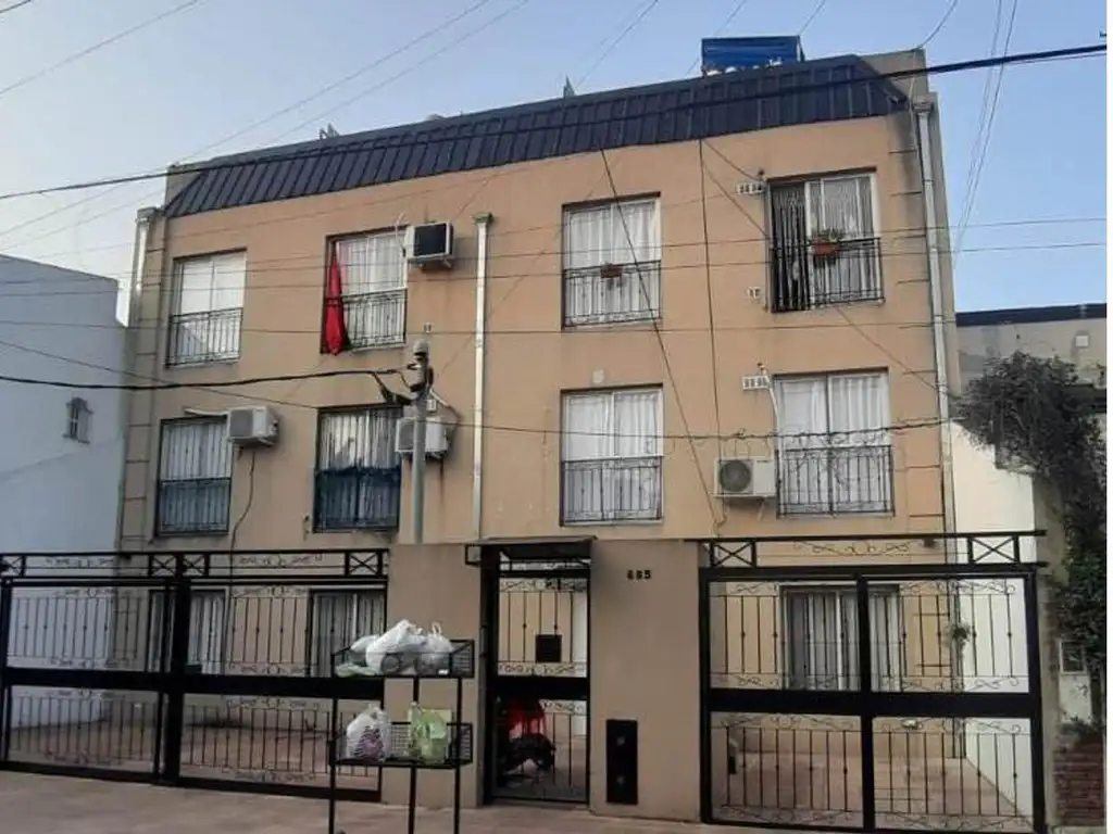 DEPARTAMENTO CON TERRAZA PROPIA EN VILLA SARMIENTO. VENTA